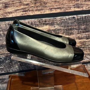 SAS leather flats